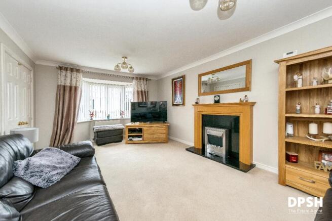5 bed Detached for sale Image 11
