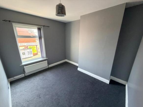 4 bed Semi-Detached to rent Image 9