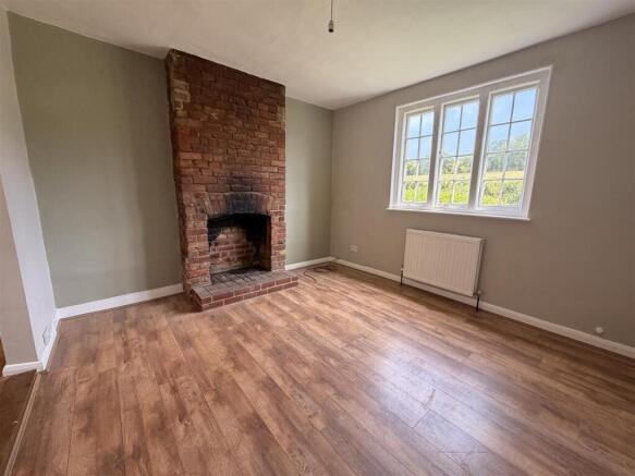Sitting Room 1.JPG