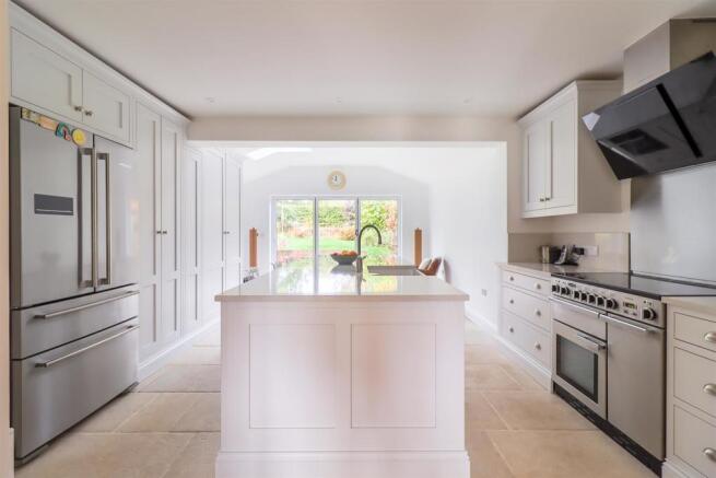 KITCHEN/BREAKFAST