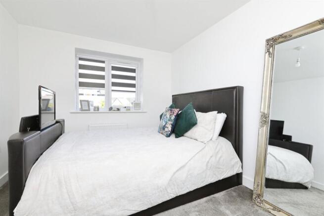 4 bed Semi-Detached for sale Image 11