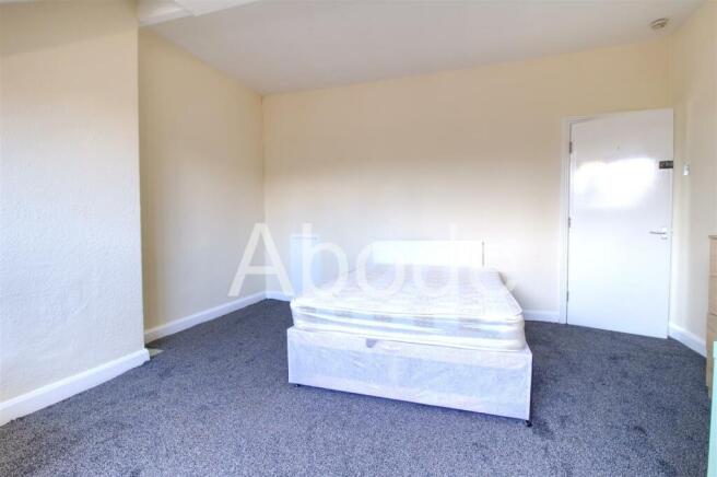 5 bed House to rent Image 12