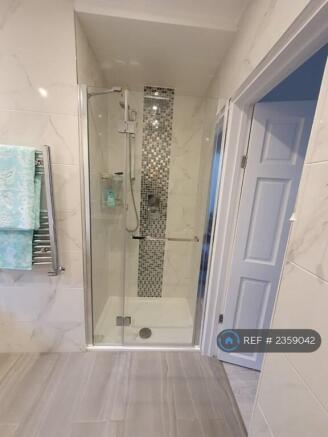 Main Bathroom With Shower