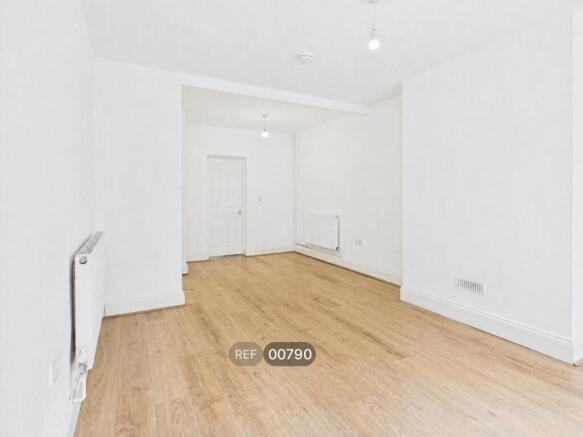 2 bed Terraced to rent Image 7