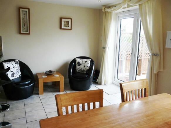 DINING/SITTING  AREA