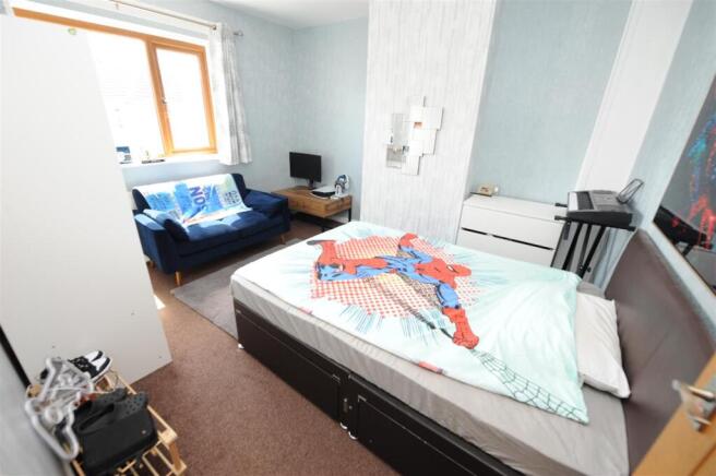 4 bed Semi-Detached for sale Image 12