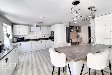 Sackville Crescent, Harold Wood