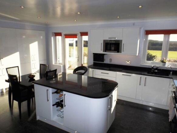 Kitchen/Dining...