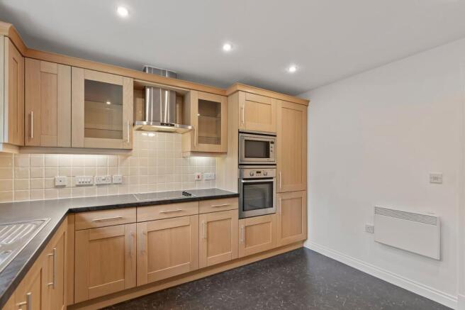 2 bed Flat for sale Image 5