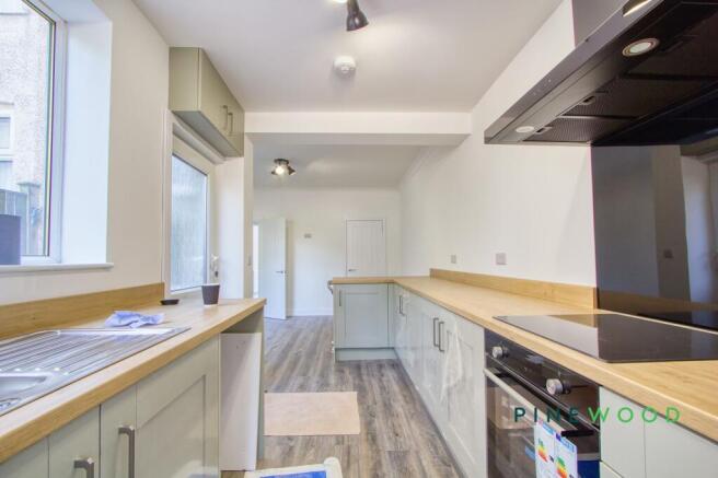 KITCHEN / DINING ROOM