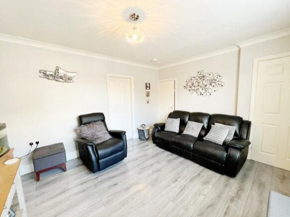Lounge pic 3.jpg