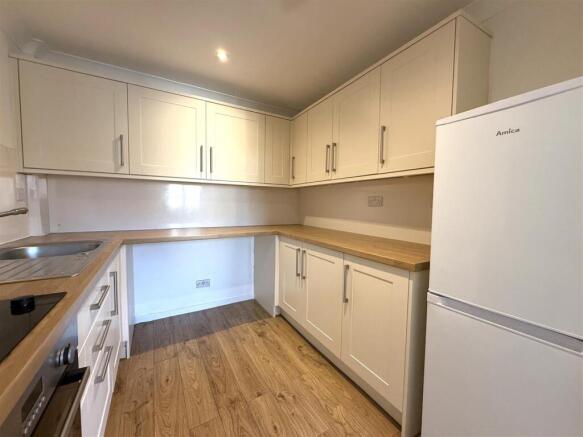 2 bed Flat to rent Image 8