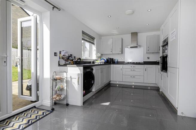 4 bed Detached for sale Image 7