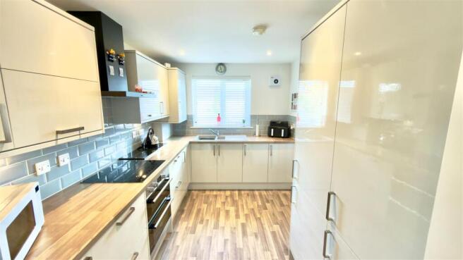 Kitchen 2.jpg