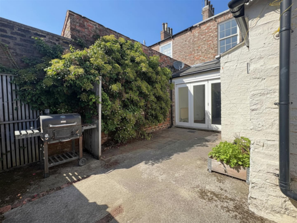 2 bed Terraced for sale Image 7