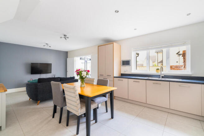 4 bed Detached for sale Image 4