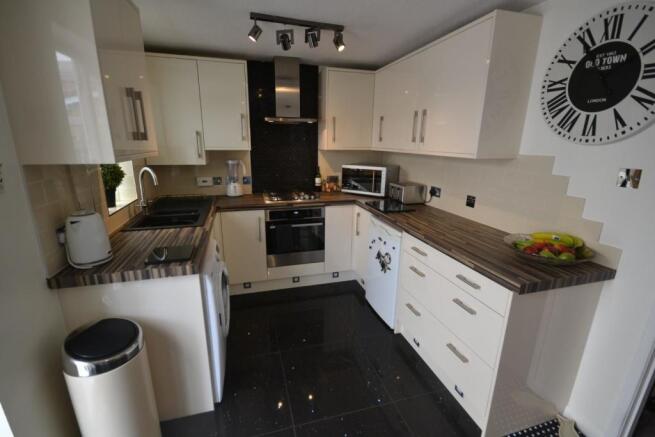 KITCHEN/SIDE DINING AREA