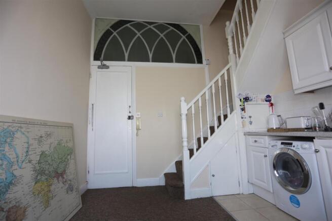 2C, 27 ADELAIDE CRESCENT (2).JPG