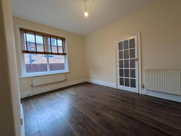 3 bed Terraced to rent Image 8