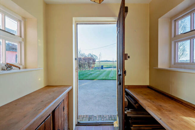 8638610-interior0...