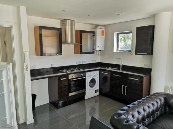 LOUNGE/KITCHEN