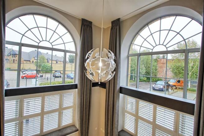 STUNNING FEATURE WINDOWS