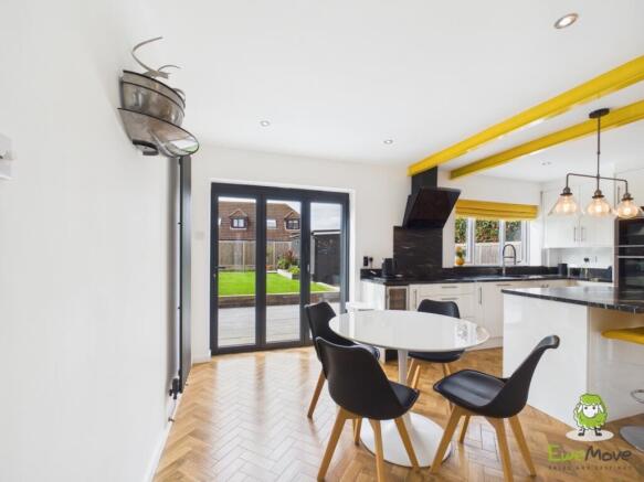 EweMove Estate Agents Basingstoke - 22 Downsland R