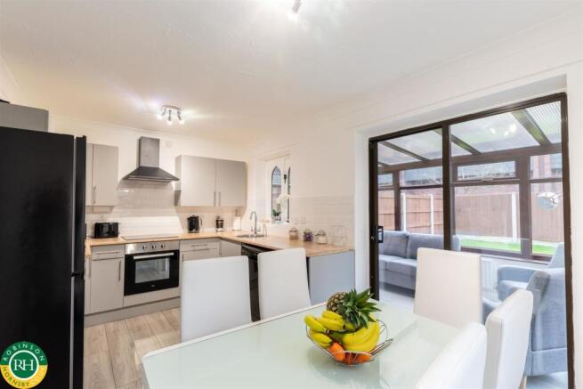Kitchen 2.jpg
