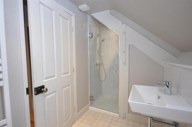 2 bed Apartment to rent Image 12