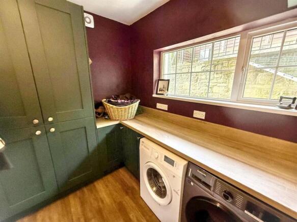 4 bed Semi-Detached for sale Image 9