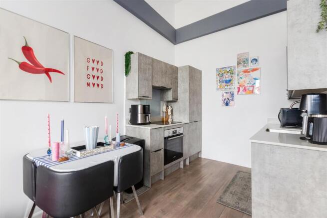 Kitchen & Dining