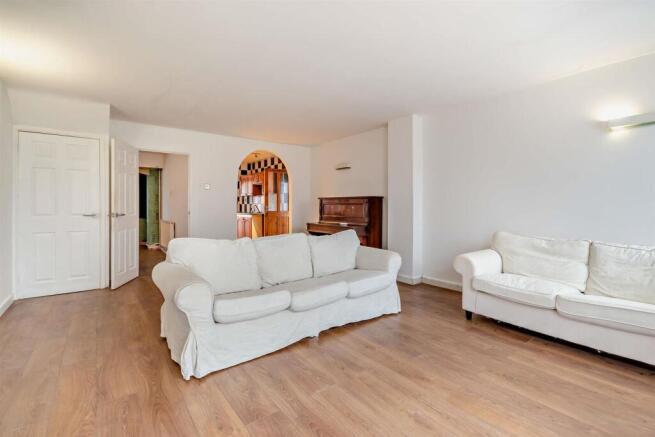 8675209-interior08-800.jpg