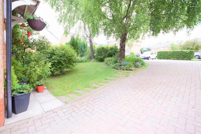 Entrance & Front Garden