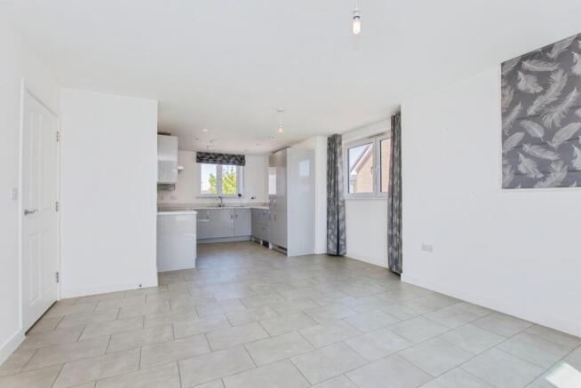KITCHEN/LIVING ROOM