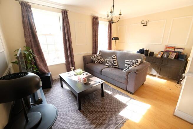 SITTING/DINING ROOM