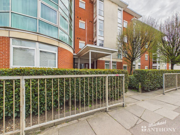 CAM03852G0-PR0608-STILL016