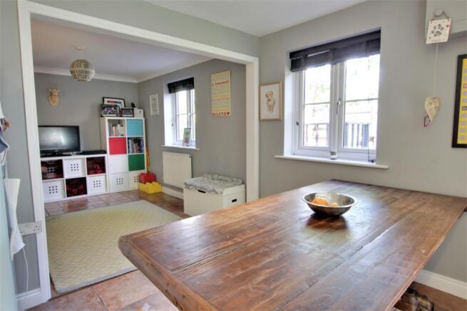 DINING / FAMILY ROOM