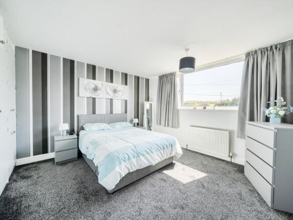 4 bed Detached for sale Image 5