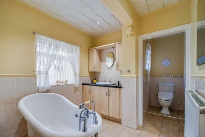 BATHROOM/W.C.