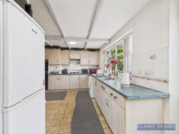 5 bed House of Multiple Occupation to rent Image 10