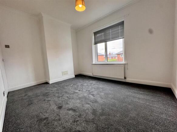 2 bed Terraced to rent Image 6