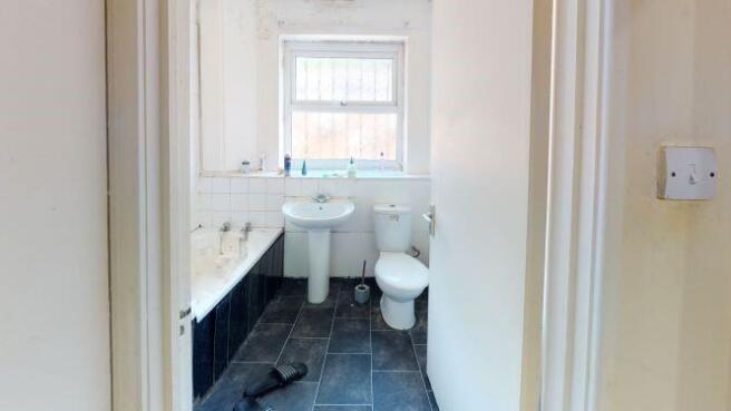 4 bed Terraced to rent Image 5