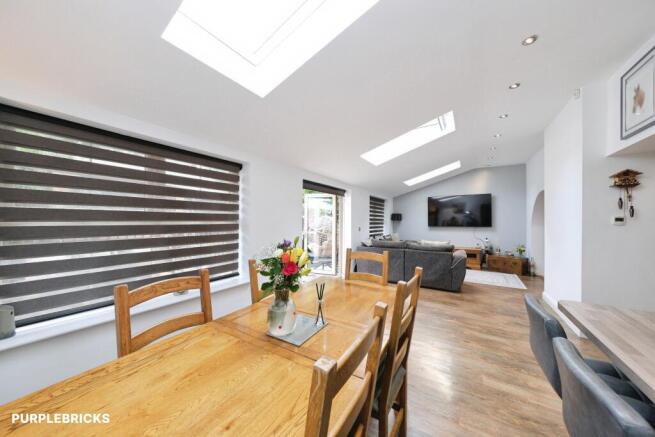 5 bed Detached for sale Image 8