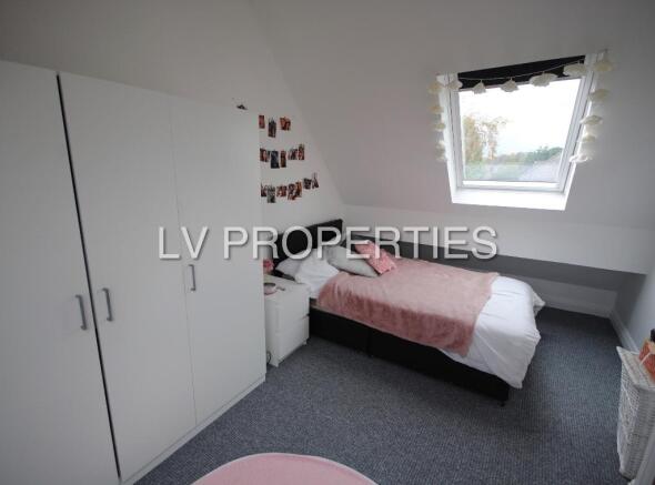 5 bed Semi-Detached to rent Image 10