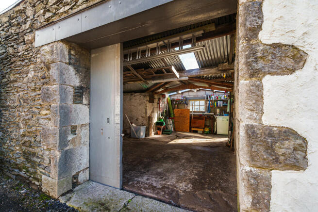 Garage/Workshop