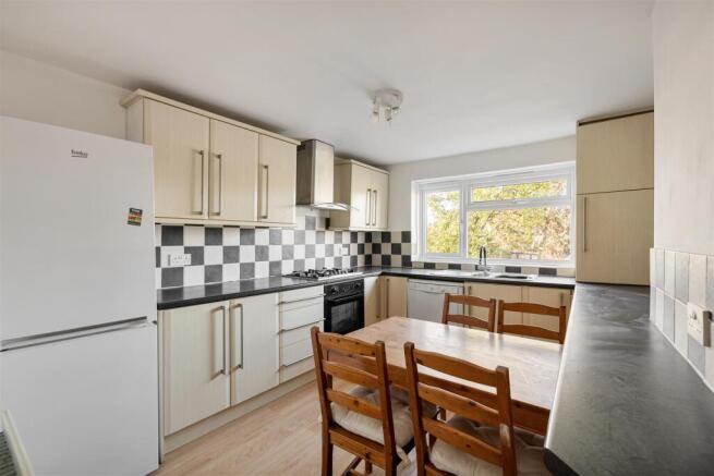 Chelmsford Road, E18