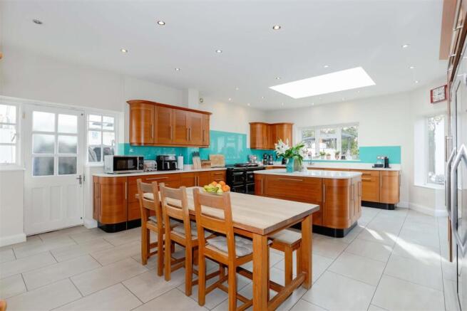 Shaftesbury Avenue_24.jpg