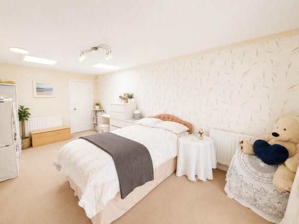 2 bed Semi-Detached Bungalow for sale Image 9