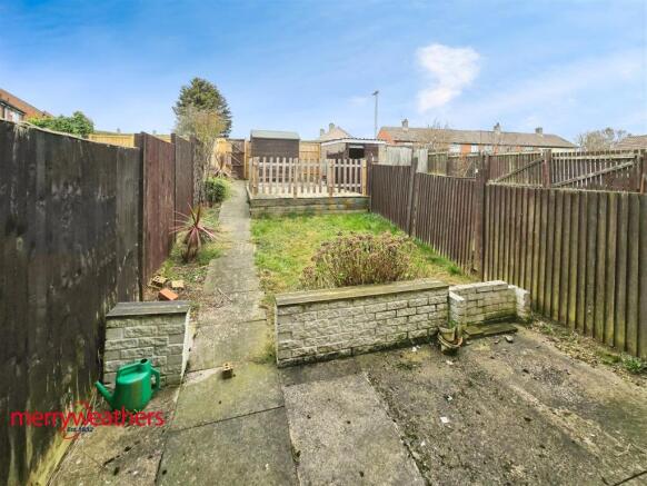 2 bed Terraced to rent Image 7