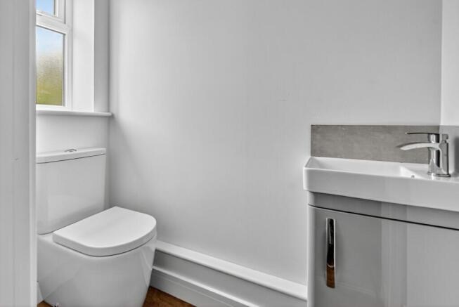 4 bed Semi-Detached for sale Image 12
